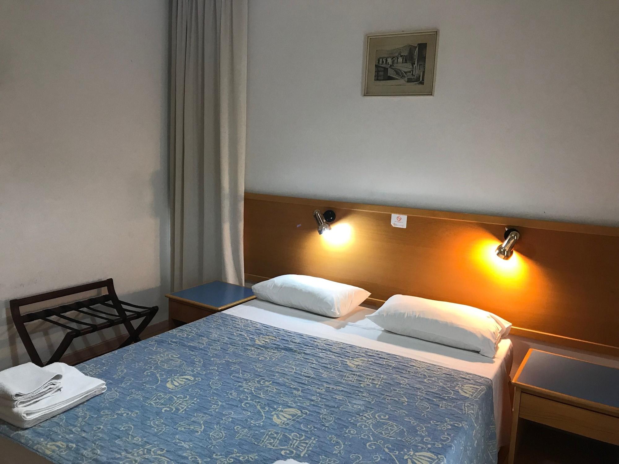 Daphne Hotel Apartments Paphos Exterior foto