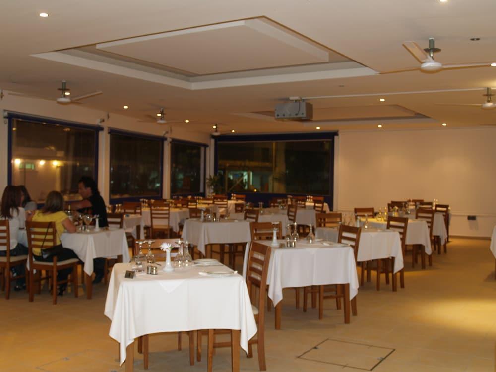 Daphne Hotel Apartments Paphos Exterior foto
