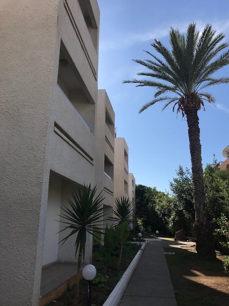 Daphne Hotel Apartments Paphos Exterior foto