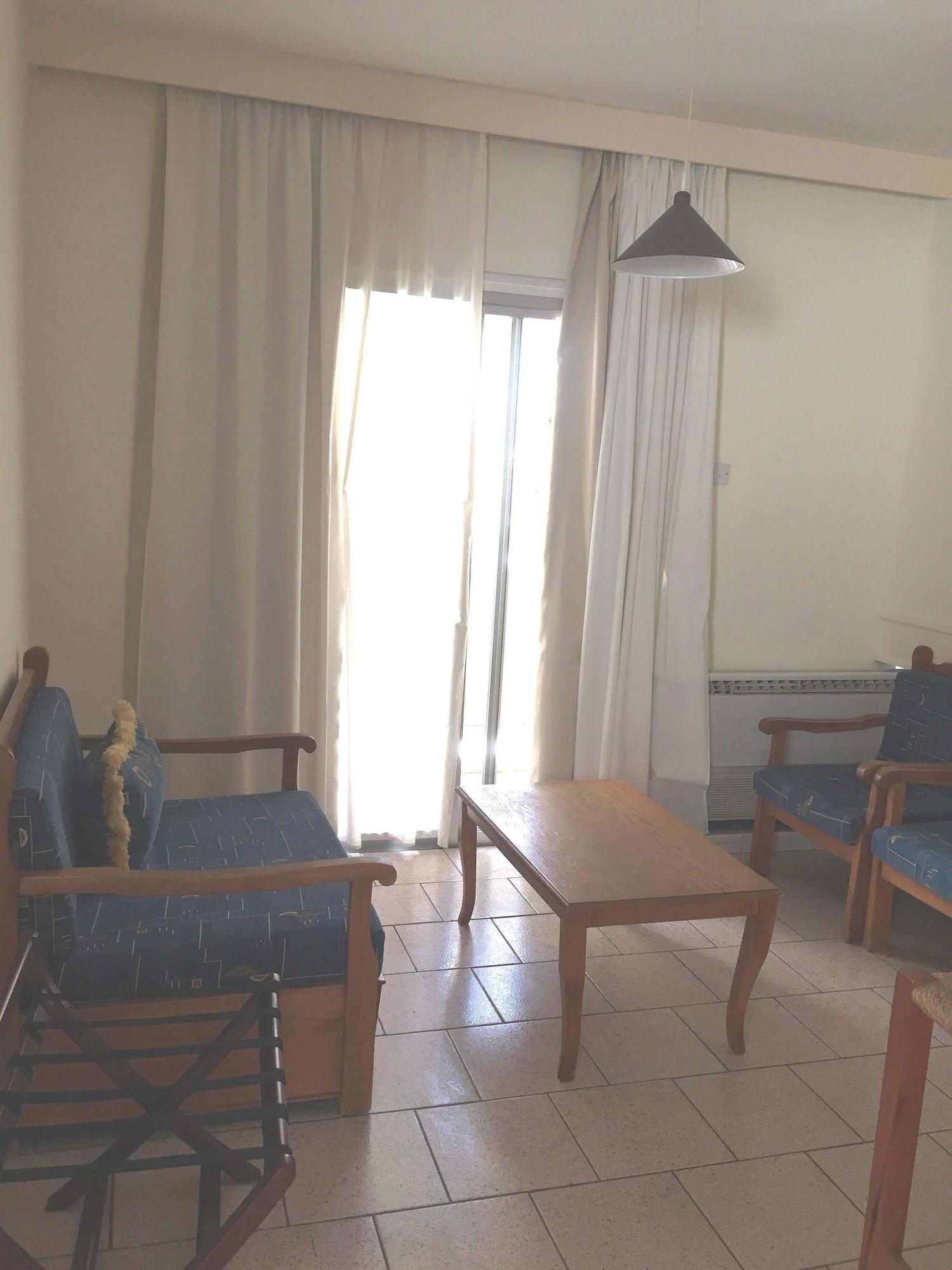 Daphne Hotel Apartments Paphos Exterior foto
