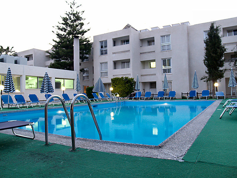 Daphne Hotel Apartments Paphos Exterior foto