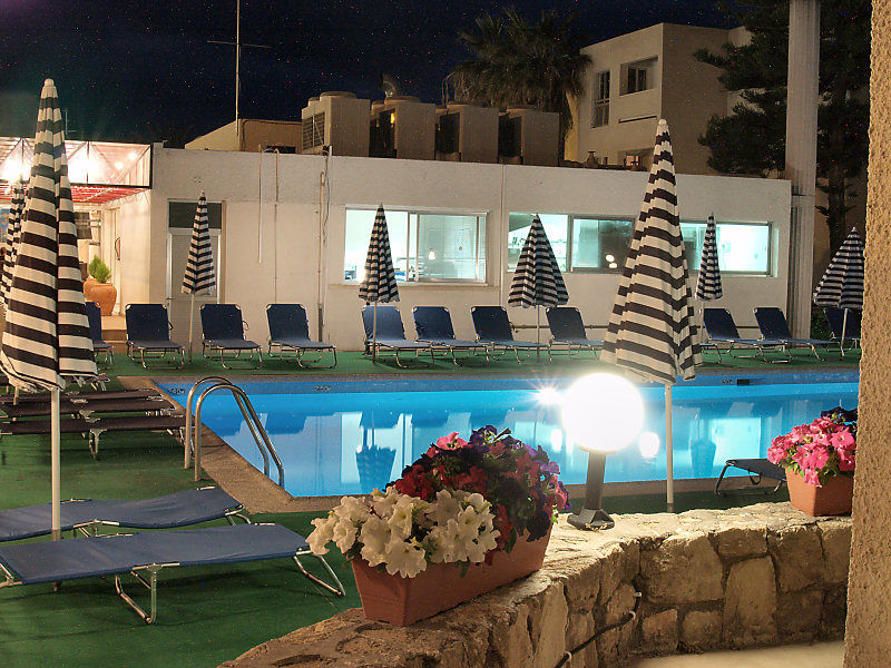 Daphne Hotel Apartments Paphos Exterior foto