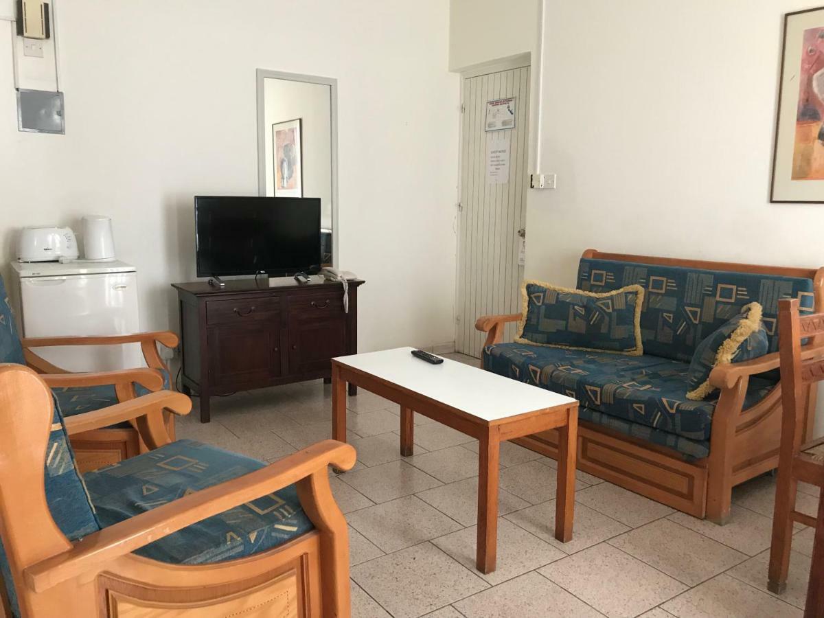 Daphne Hotel Apartments Paphos Exterior foto